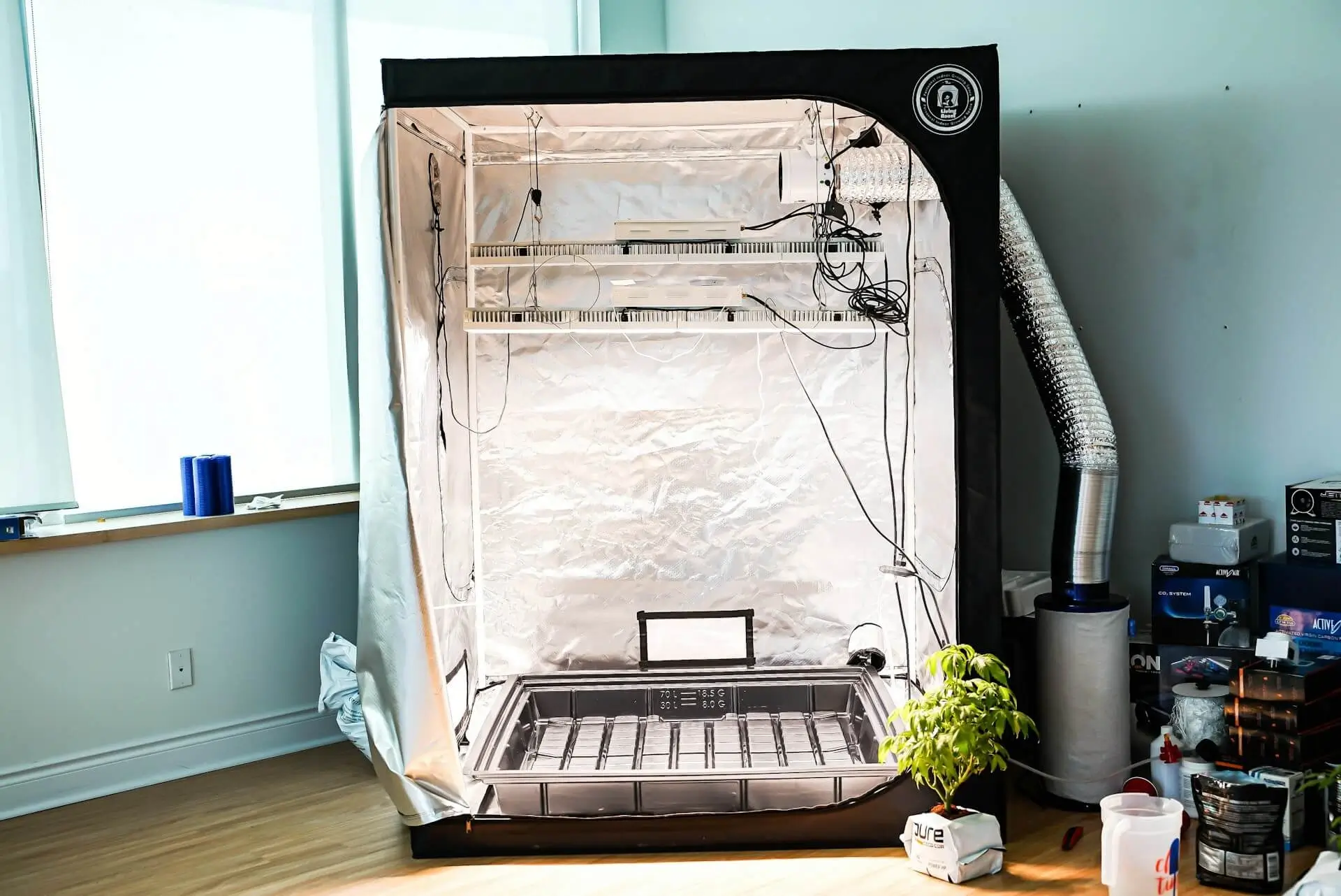Indoor grow tent setup guide — tent size, lighting, ventilation, and hydroponic systems